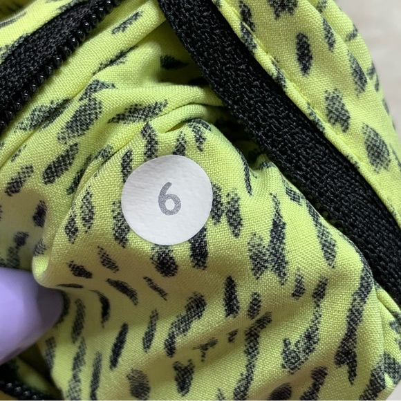 Lululemon Tracker Short III 4-way Stretch Dottie Dash Clarity Yellow Black Sz 6 - Picture 8 of 9
